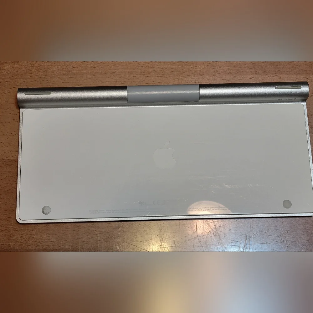 Apple Magic Keyboard A1314 (2009) Wireless Bluetooth Tested Works Great! Used